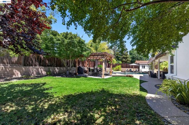 2337 Grosvenor Heights Ct, Livermore, CA 94550