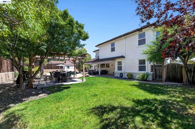 2337 Grosvenor Heights Ct, Livermore, CA 94550