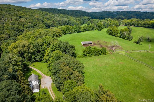 264 Quaker Hill Road, Pawling, NY 12564