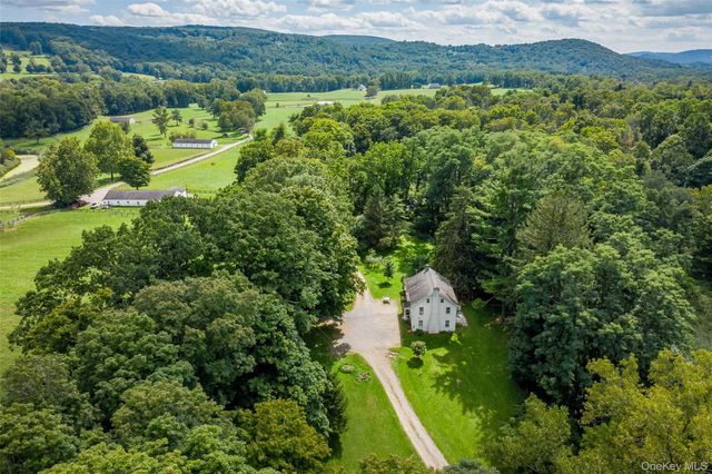 264 Quaker Hill Road, Pawling, NY 12564