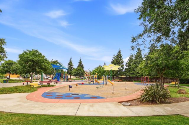 8441 Felton Crest Way, Elk Grove, CA 95624