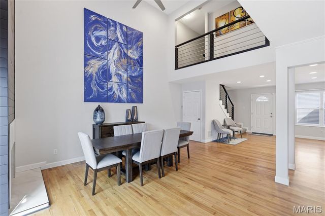 957 N Spoede Road, Creve Coeur, MO 63146