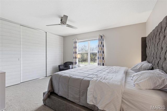 957 N Spoede Road, Creve Coeur, MO 63146