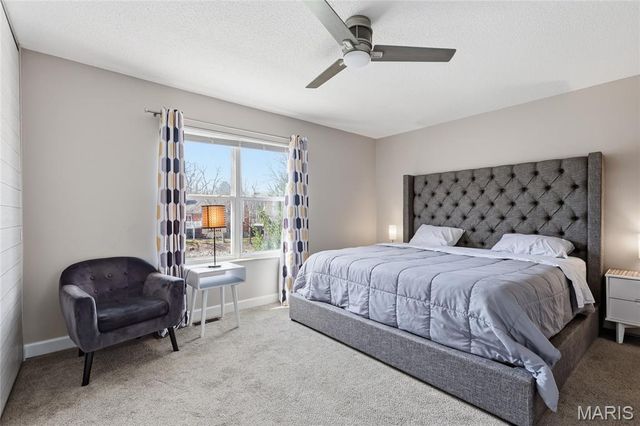 957 N Spoede Road, Creve Coeur, MO 63146