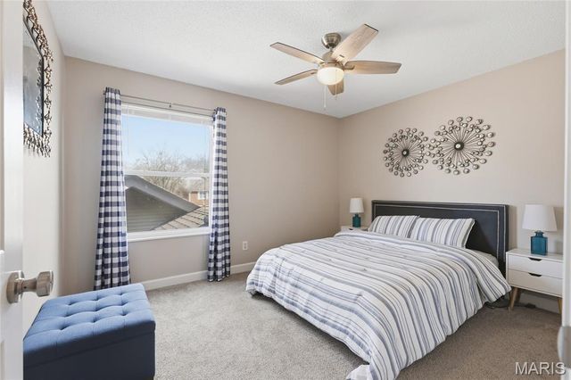 957 N Spoede Road, Creve Coeur, MO 63146