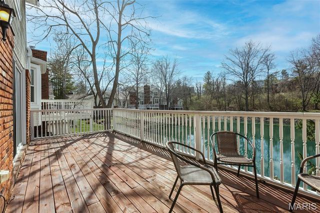 957 N Spoede Road, Creve Coeur, MO 63146