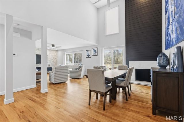 957 N Spoede Road, Creve Coeur, MO 63146