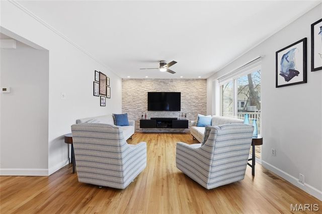 957 N Spoede Road, Creve Coeur, MO 63146