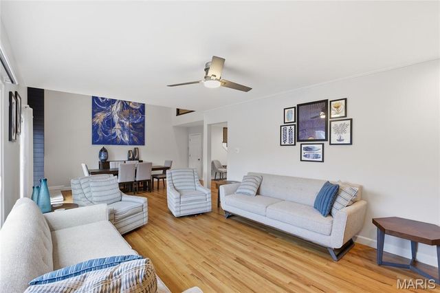 957 N Spoede Road, Creve Coeur, MO 63146