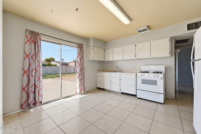 7714 W MITCHELL Drive, Phoenix, AZ 85033