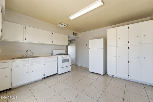 7714 W MITCHELL Drive, Phoenix, AZ 85033