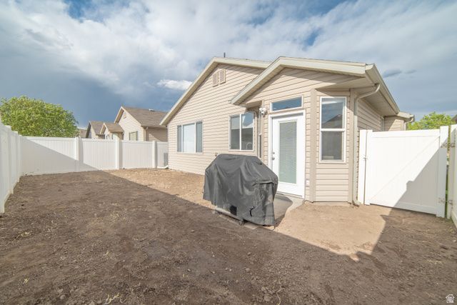 717 N BRADFORD DR, North Salt Lake, UT 84054