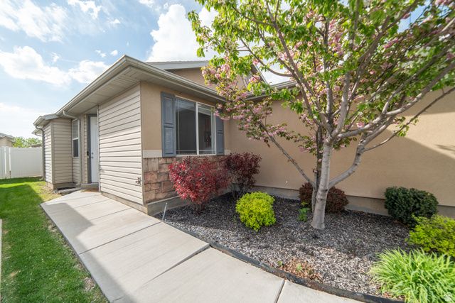 717 N BRADFORD DR, North Salt Lake, UT 84054