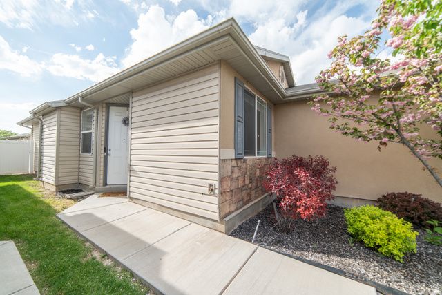 717 N BRADFORD DR, North Salt Lake, UT 84054