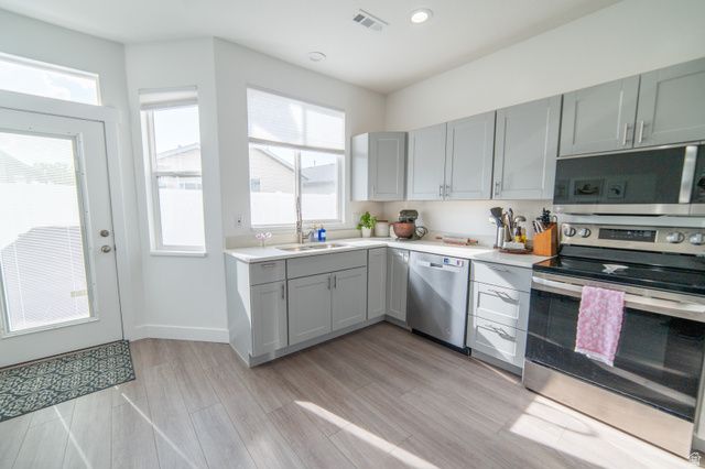 717 N BRADFORD DR, North Salt Lake, UT 84054