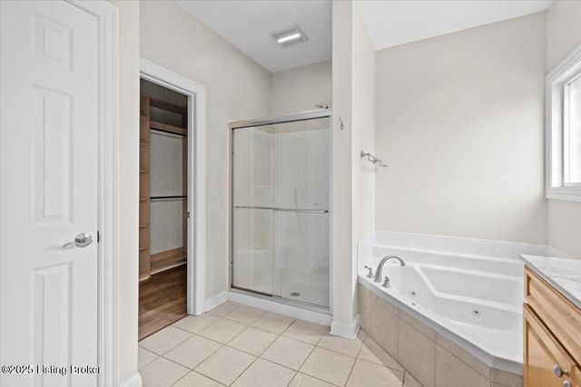 1700 Mahogany Run Dr, La Grange, KY 40031