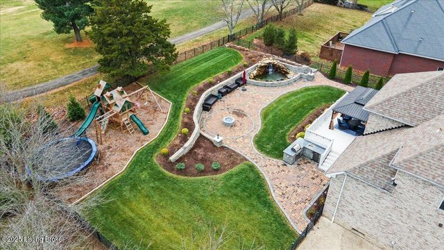 1700 Mahogany Run Dr, La Grange, KY 40031