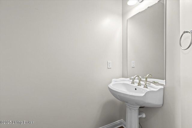 1700 Mahogany Run Dr, La Grange, KY 40031