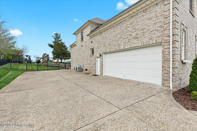 1700 Mahogany Run Dr, La Grange, KY 40031