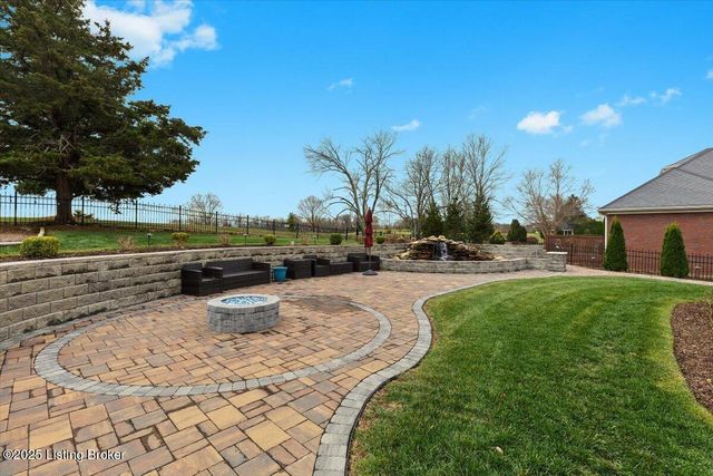 1700 Mahogany Run Dr, La Grange, KY 40031