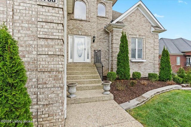 1700 Mahogany Run Dr, La Grange, KY 40031