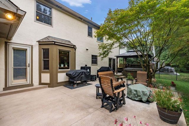 8185 Linden Leaf Circle, Columbus, OH 43235