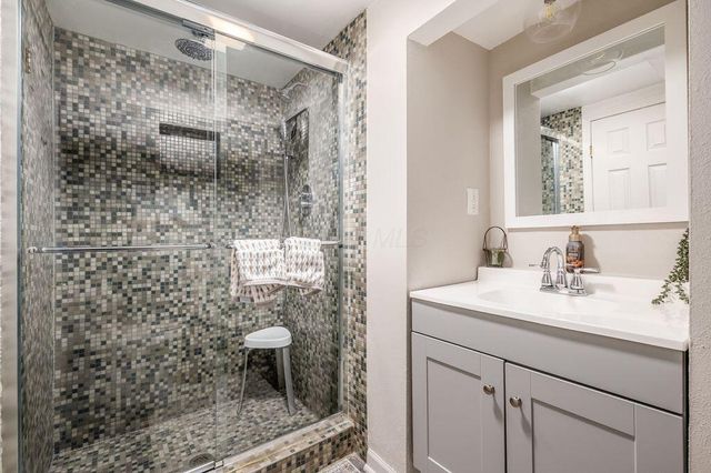 8185 Linden Leaf Circle, Columbus, OH 43235