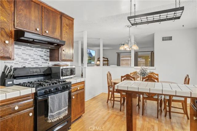 27117 Elias Avenue, Saugus, CA 91350