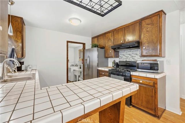 27117 Elias Avenue, Saugus, CA 91350
