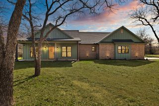 230 Silver Lakes Drive, Sunset, TX 76270