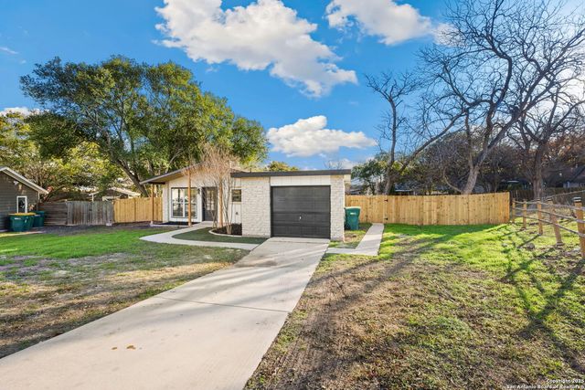 7602 Strolling, Live Oak, TX 78233