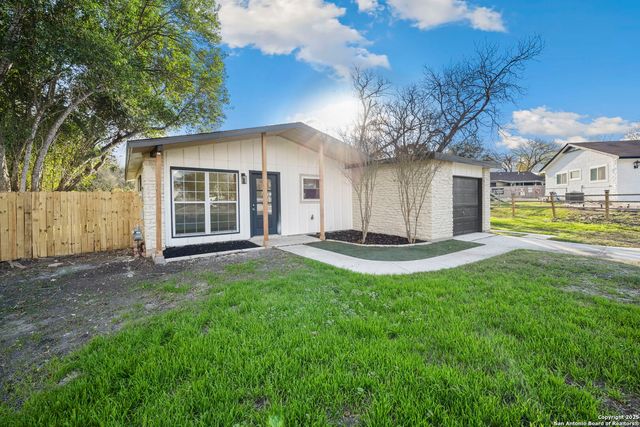 7602 Strolling, Live Oak, TX 78233