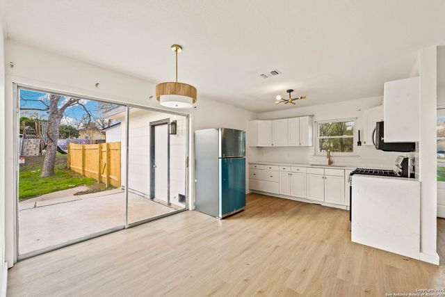 7602 Strolling, Live Oak, TX 78233