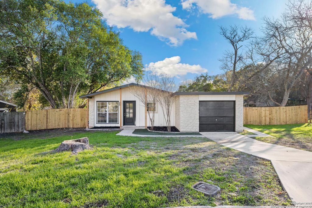 7602 Strolling, Live Oak, TX 78233