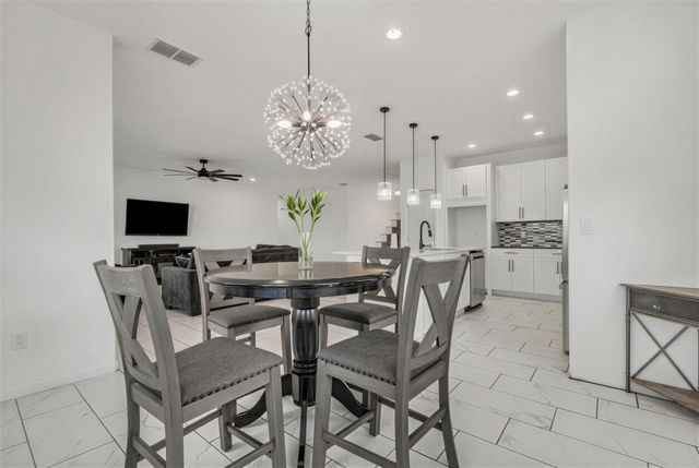 199 McDonald LN W, Cedar Creek, TX 78612