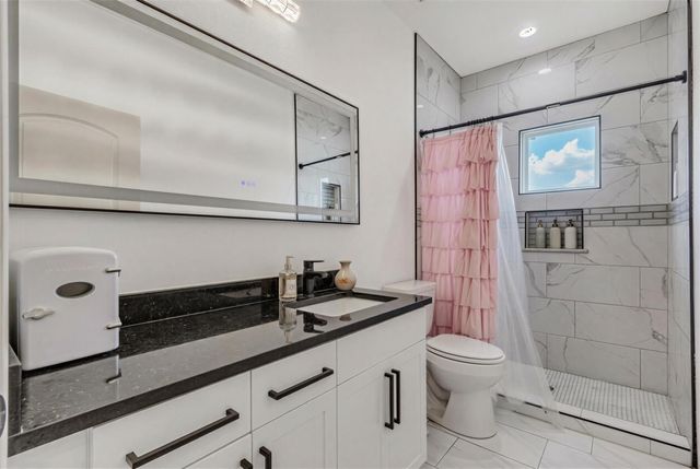 199 McDonald LN W, Cedar Creek, TX 78612