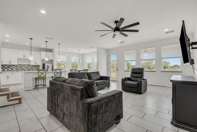 199 McDonald LN W, Cedar Creek, TX 78612