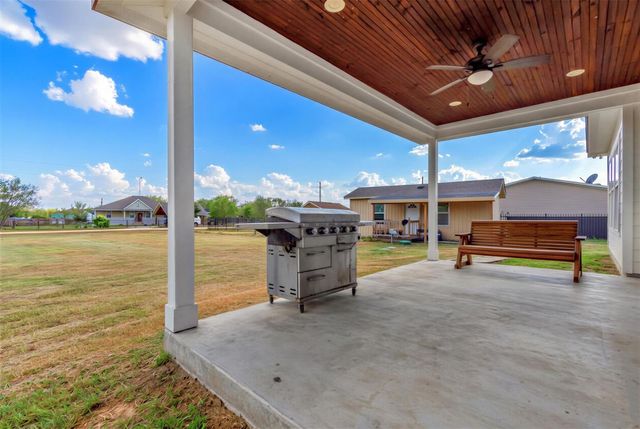 199 McDonald LN W, Cedar Creek, TX 78612
