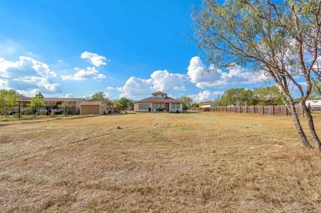 199 McDonald LN W, Cedar Creek, TX 78612