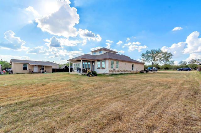 199 McDonald LN W, Cedar Creek, TX 78612