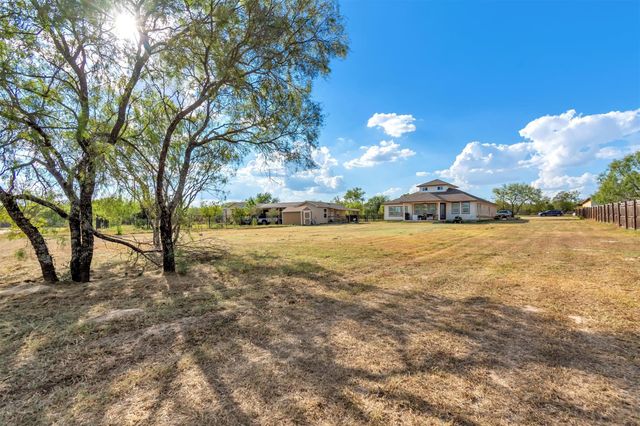 199 McDonald LN W, Cedar Creek, TX 78612