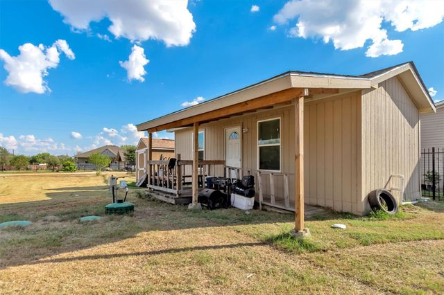 199 McDonald LN W, Cedar Creek, TX 78612