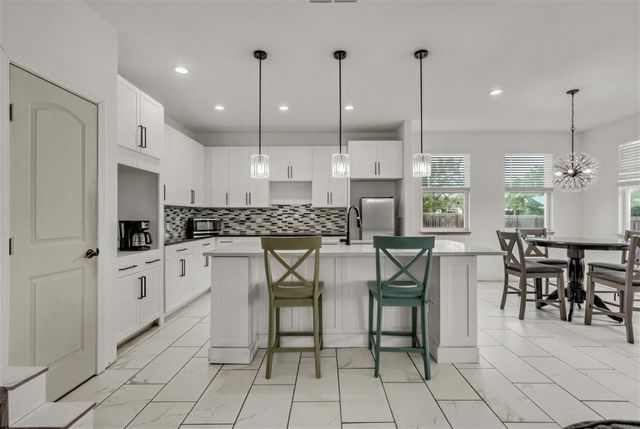 199 McDonald LN W, Cedar Creek, TX 78612