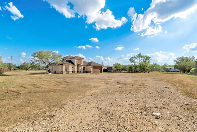 199 McDonald LN W, Cedar Creek, TX 78612