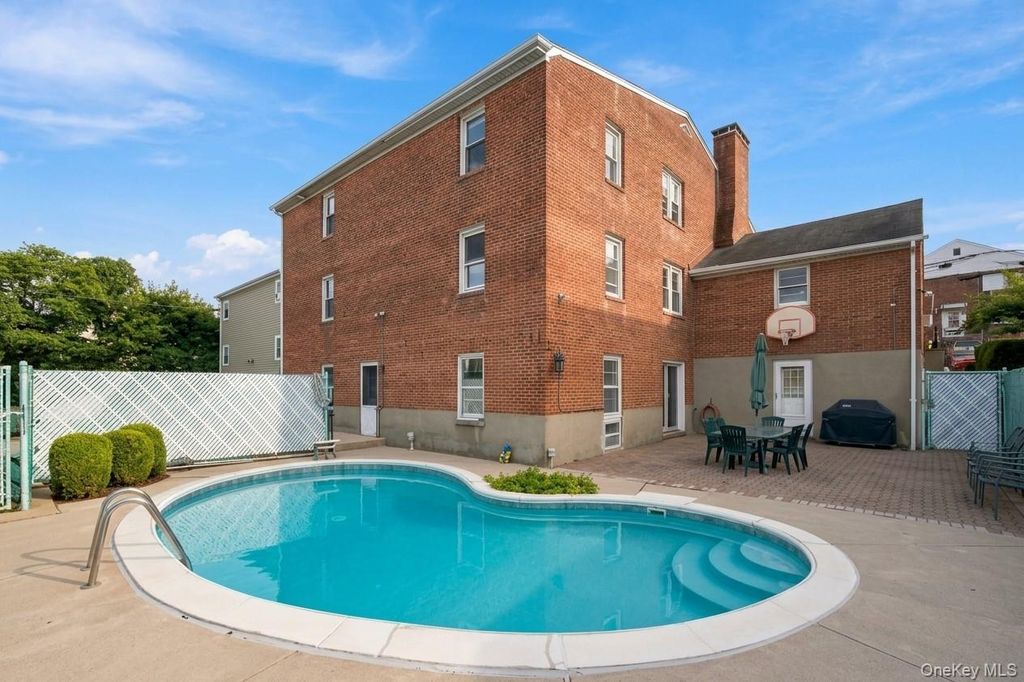 25 Dalton Road, Yonkers, NY 10701 — photo 2