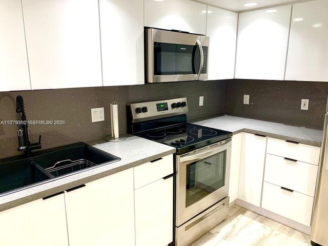 200 SE 15th Rd 3J, Miami, FL 33129