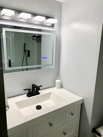 200 SE 15th Rd 3J, Miami, FL 33129