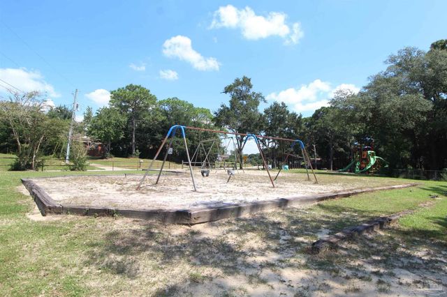 5207 Charbar Dr B, Pensacola, FL 32526