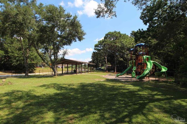 5207 Charbar Dr B, Pensacola, FL 32526