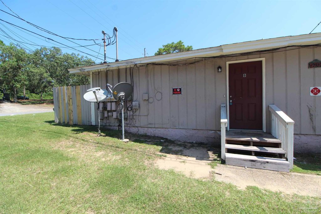 5207 Charbar Dr B, Pensacola, FL 32526